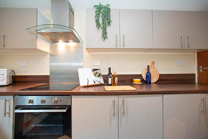 6 Bedroom Property To Rent In Chestnut Avenue, Hyde Park, Leeds, LS6