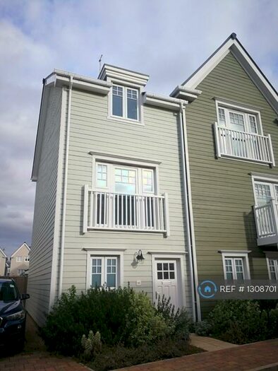 4 Bedroom Semi-Detached House To Rent In New Hampshire Street, Reading, RG2