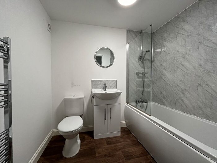 1 Bedroom Flat To Rent In Low Gables, LS12
