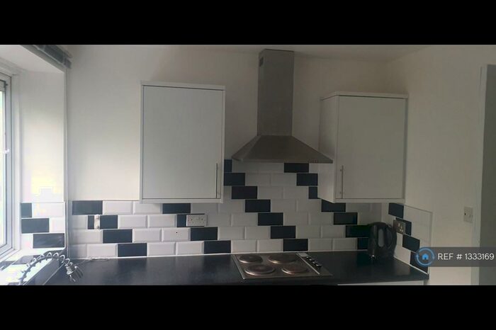 2 Bedroom Flat To Rent In Peckham, London, SE15