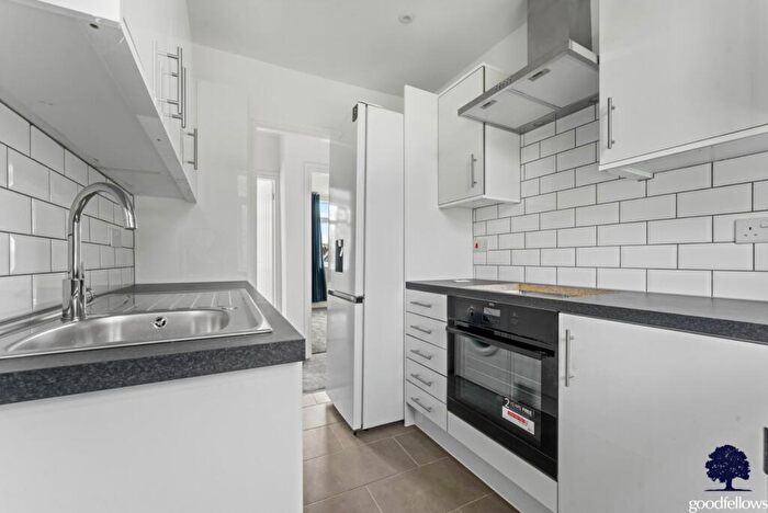 2 Bedroom Apartment To Rent In Oakhill Road, Sutton, Surrey, SM1