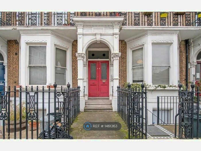 2 Bedroom Flat To Rent In First Floor, London, W14