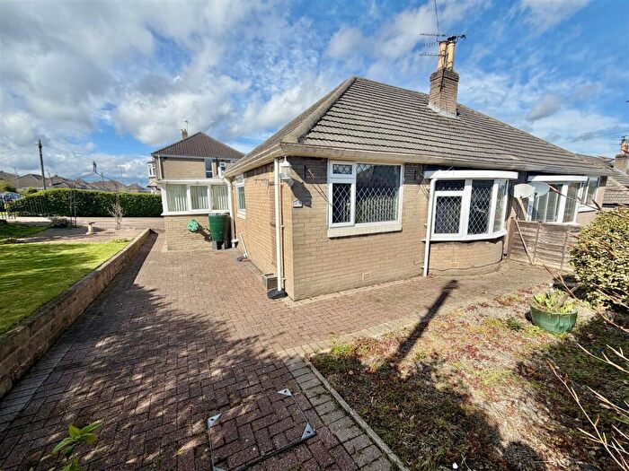 2 Bedroom Semi-Detached Bungalow For Sale In Lulworth Crescent, Leeds, LS15