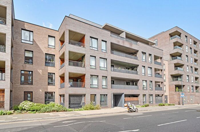 2 Bedroom Flat For Sale In Grove Park, Colindale, NW9