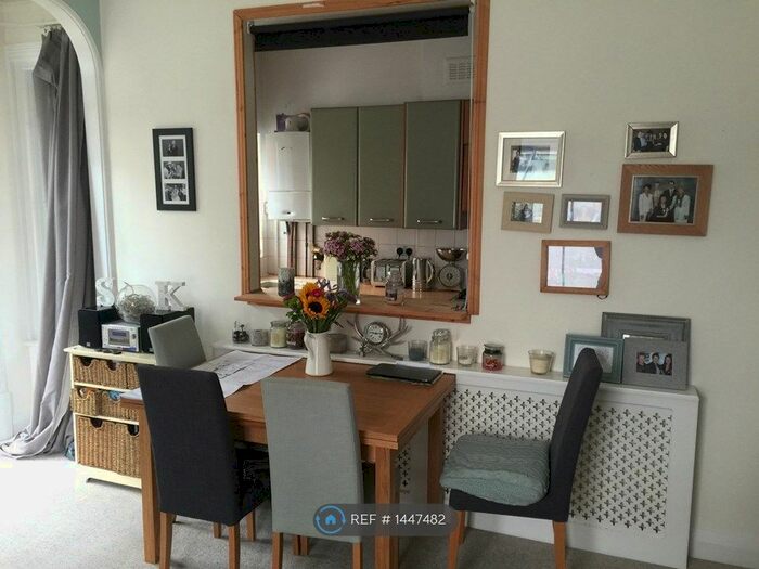 4 Bedroom Maisonette To Rent In Station Road, Hampton Wick, Middx, KT1