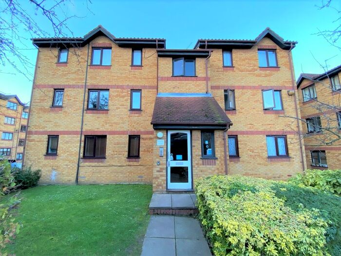 1 Bedroom Flat To Rent In Cornmow Drive, London, NW10