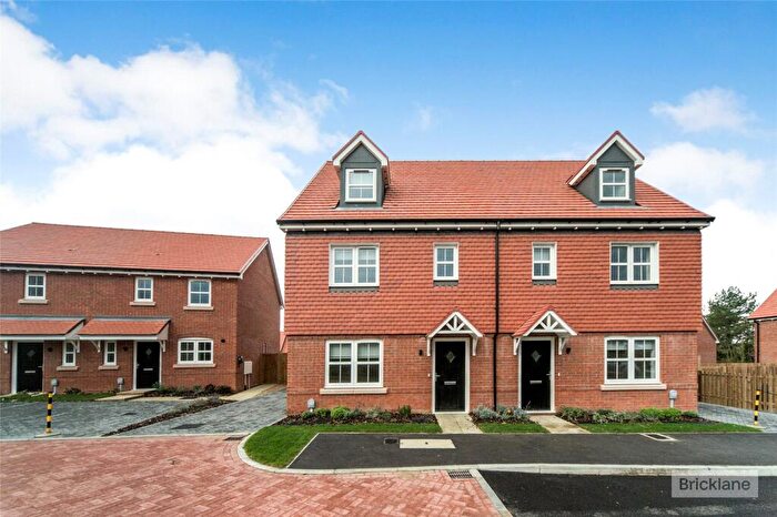 4 Bedroom Semi Detached House To Rent In Barber Gardens, Stone Cross, Pevensey, BN24