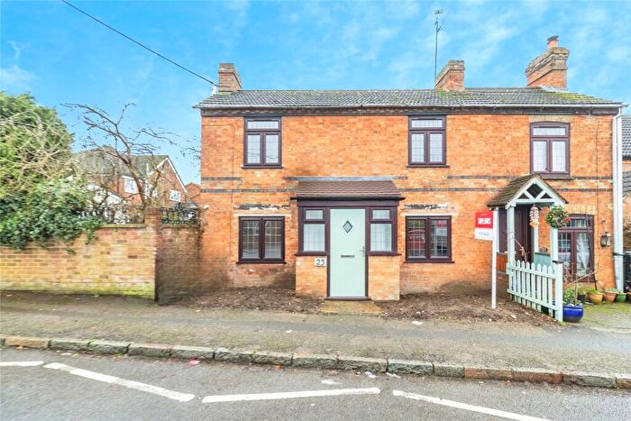 3 Bedroom Semi-Detached House For Sale In Birds Hill, Heath And Reach, Leighton Buzzard, Bedfordshire, LU7