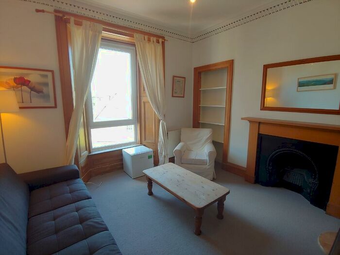 2 Bedroom Flat To Rent In West Montgomery Place, New Town, Edinburgh, EH7