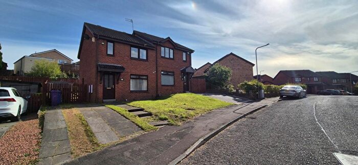 3 Bedroom Semi-Detached House To Rent In Waukglen Drive, Glasgow, G53