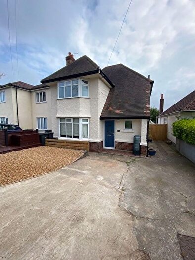 1 Bedroom Flat To Rent In Castle For A Couple, Moordown, BH9