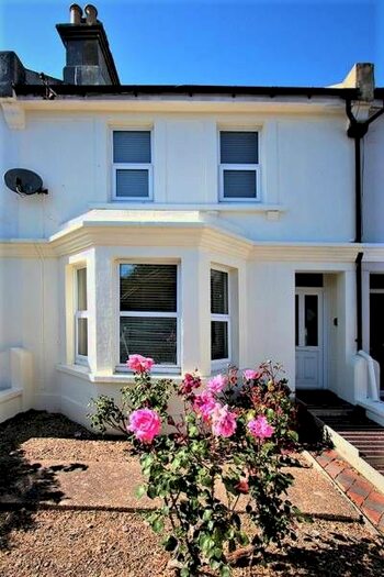 3 Bedroom Terraced House To Rent In High Street, Pevensey, BN24