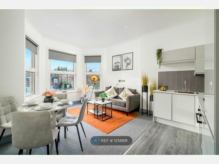 2 Bedroom Flat To Rent In West Hampstead, London, NW2