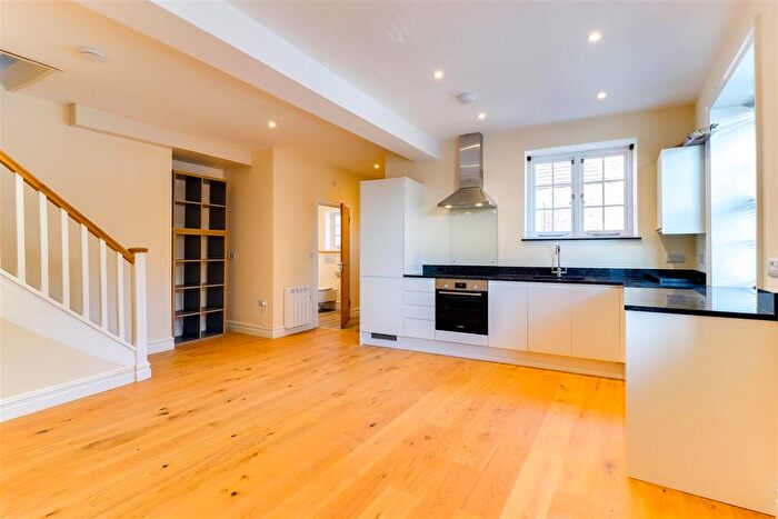 2 Bedroom Flat To Rent In Quarry Street, Guildford, GU1