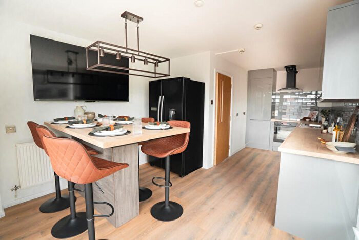 Apartment To Rent In Apt, Cambridge House #, M15