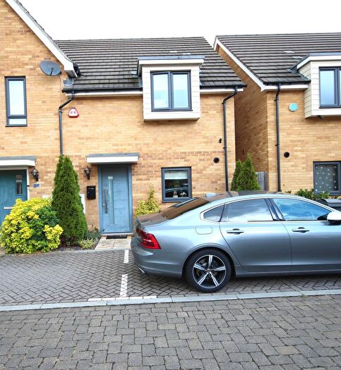 2 Bedroom Semi-Detached House To Rent In Bredle Way, Aveley, South Ockendon, RM15