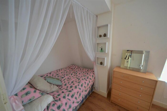 2 Bedroom Flat To Rent In Canfield Gardens, South Hampstead, NW6