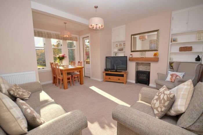 2 Bedroom Flat To Rent In Gryffe Street, Battlefield, Glasgow, G44