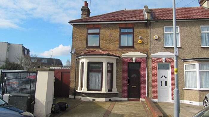 4 Bedroom Terraced House To Rent In Chester Road, Seven Kings, IG3