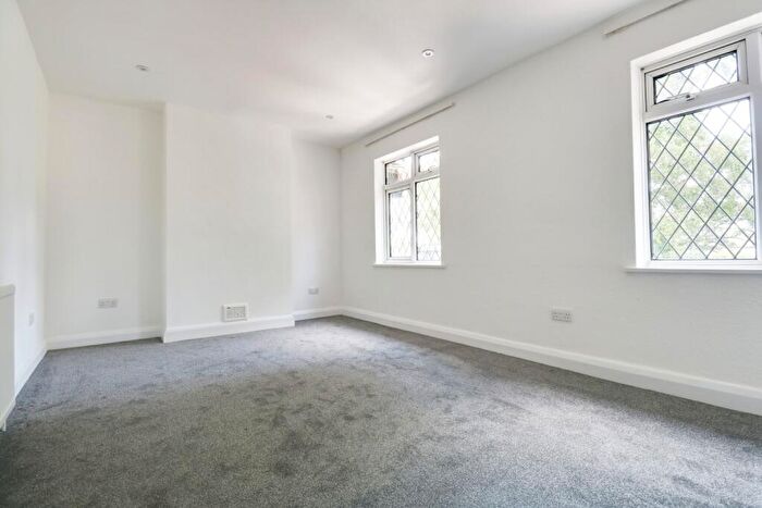 2 Bedroom Apartment To Rent In Bromley, Kent, BR2
