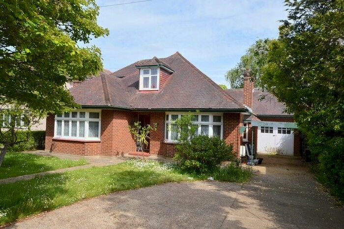 4 Bedroom Detached House To Rent In Gilders Road, Chessington, Surrey., KT9