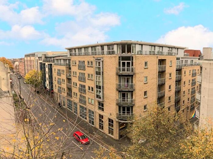 2 Bedroom Flat To Rent In Hamilton Court, Montague Street, Bristol, BS2