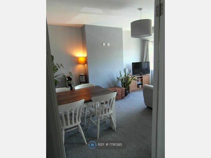 2 Bedroom Maisonette To Rent In Shakespeare Avenue, Warwick, CV34