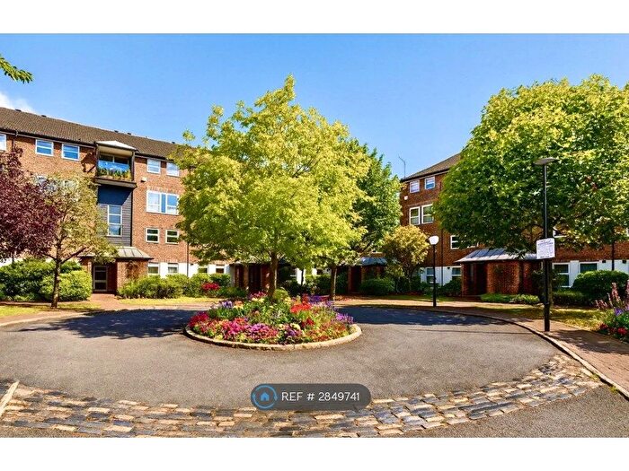 3 Bedroom Flat To Rent In Morgans Walk, London, SW11