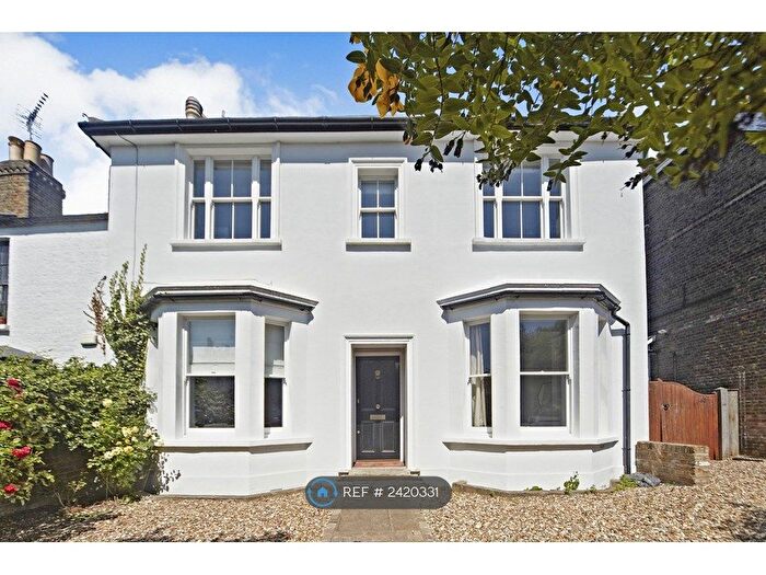 2 Bedroom Flat To Rent In Medfield Street, London, SW15