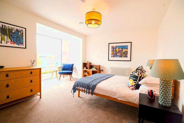 3 Bedroom Town House For Sale In David Street, Leeds, LS11