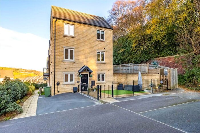 3 Bedroom End Of Terrace House For Sale In Black Rock Drive, Linthwaite, Huddersfield, HD7