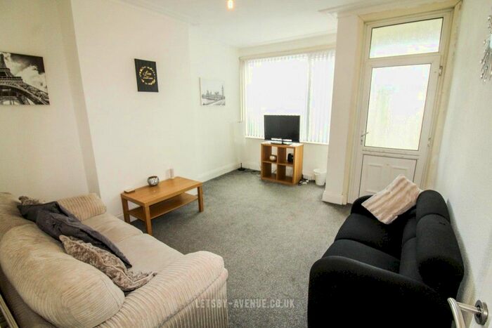 3 Bedroom Terraced House To Rent In Parkfield Grove, Beeston, Leeds, LS11