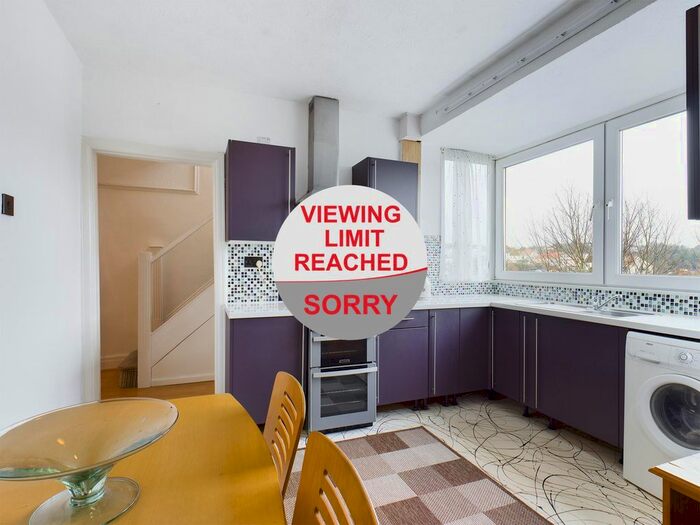 2 Bedroom Maisonette To Rent In Marcombe Road, Torquay, TQ2