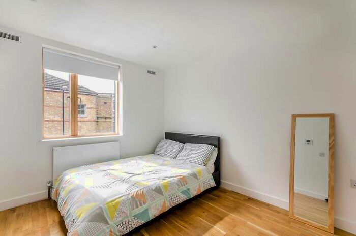 1 Bedroom Flat To Rent In Jarvis Road, East Dulwich, SE22