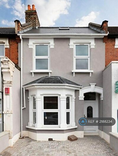 5 Bedroom Terraced House To Rent In Green Lane, Ilford, IG3