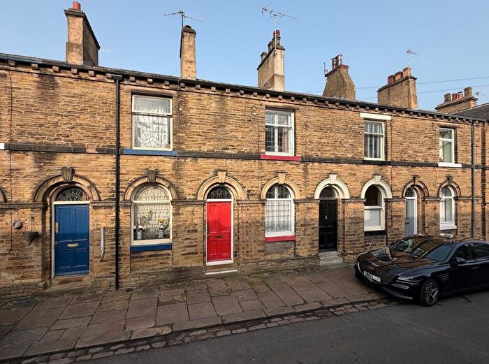 1 Bedroom Terraced House For Sale In Dove Street, Saltaire, Shipley, BD18