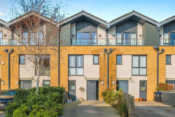 4 Bedroom Terraced House To Rent In Woking, GU22