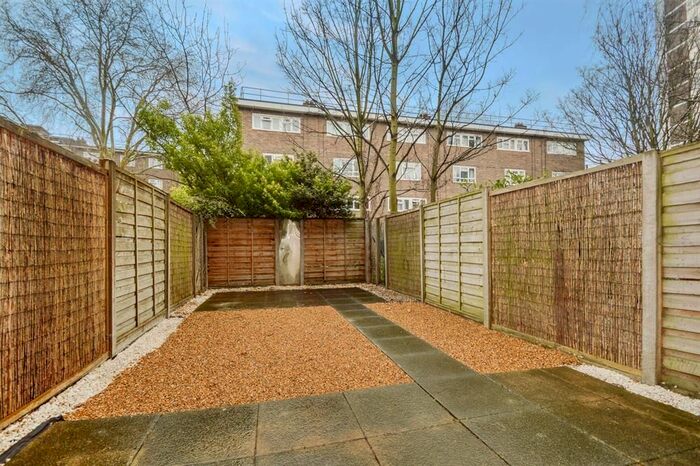 3 Bedroom Maisonette To Rent In New North Road, London, N1