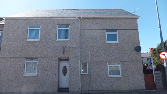 2 Bedroom Barn Conversion To Rent In Kingsland Road, Holyhead, LL65
