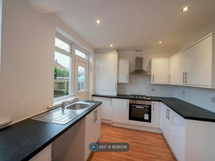 3 Bedroom Semi-Detached House To Rent In Avonmouth Road, Sunderland, SR3