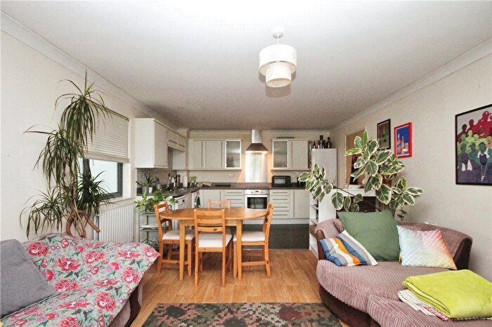 2 Bedroom Flat To Rent In Crown Dale, London, SE19