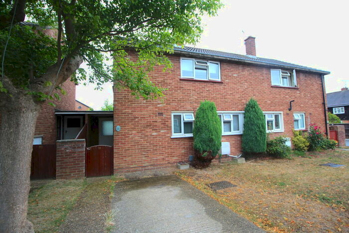 3 Bedroom Semi-Detached House To Rent In Pond Meadow, Guildford, GU2