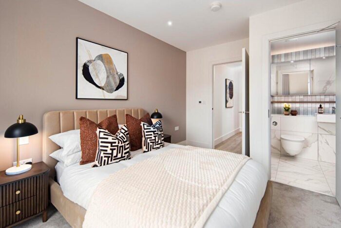 Flat For Sale In Bow Common Lane, London, E3