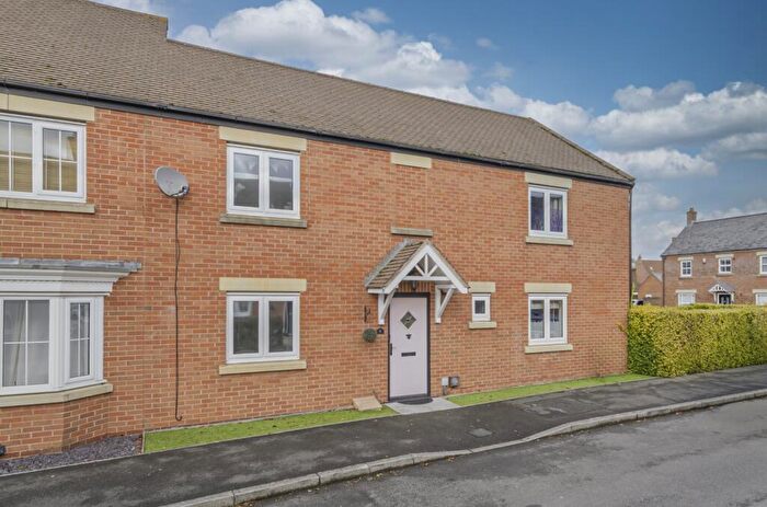 3 Bedroom End Of Terrace House For Sale In Stardust Crescent, Oakhurst, Swindon, SN25