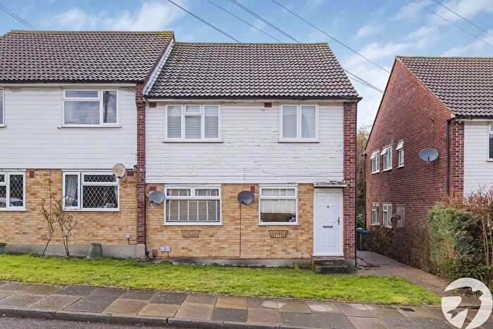 2 Bedroom Maisonette For Sale In High Point, London, SE9