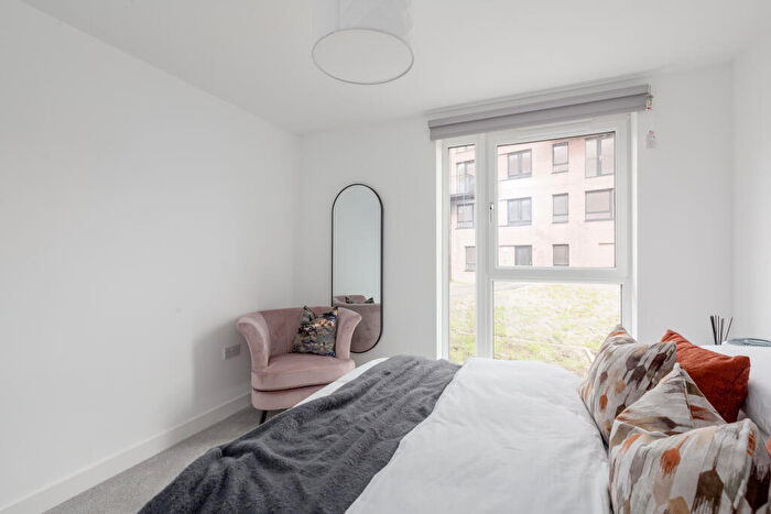 2 Bedroom Apartment To Rent In Etna Street, Glasgow, G41