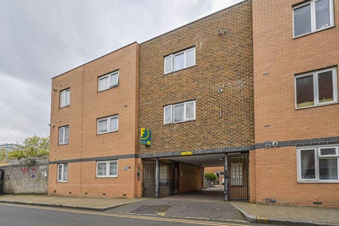 2 Bedroom Flat For Sale In Follett Street, , Canary Wharf, London, E14