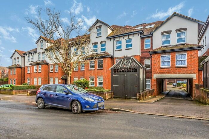2 Bedroom Flat To Rent In Overton Road, Sutton, Surrey, SM2