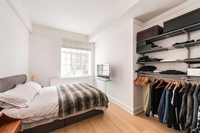 1 Bedroom Flat To Rent In Bruton Place, Mayfair, W1J