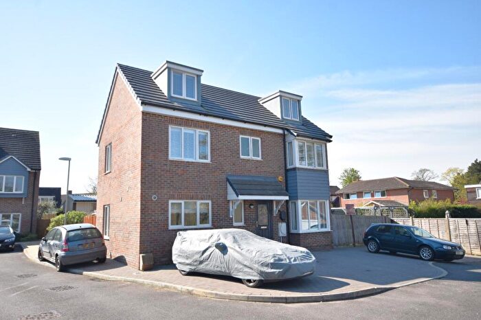 5 Bedroom Detached House For Sale In Donald Gardens, Hookwood, Surrey, RH6